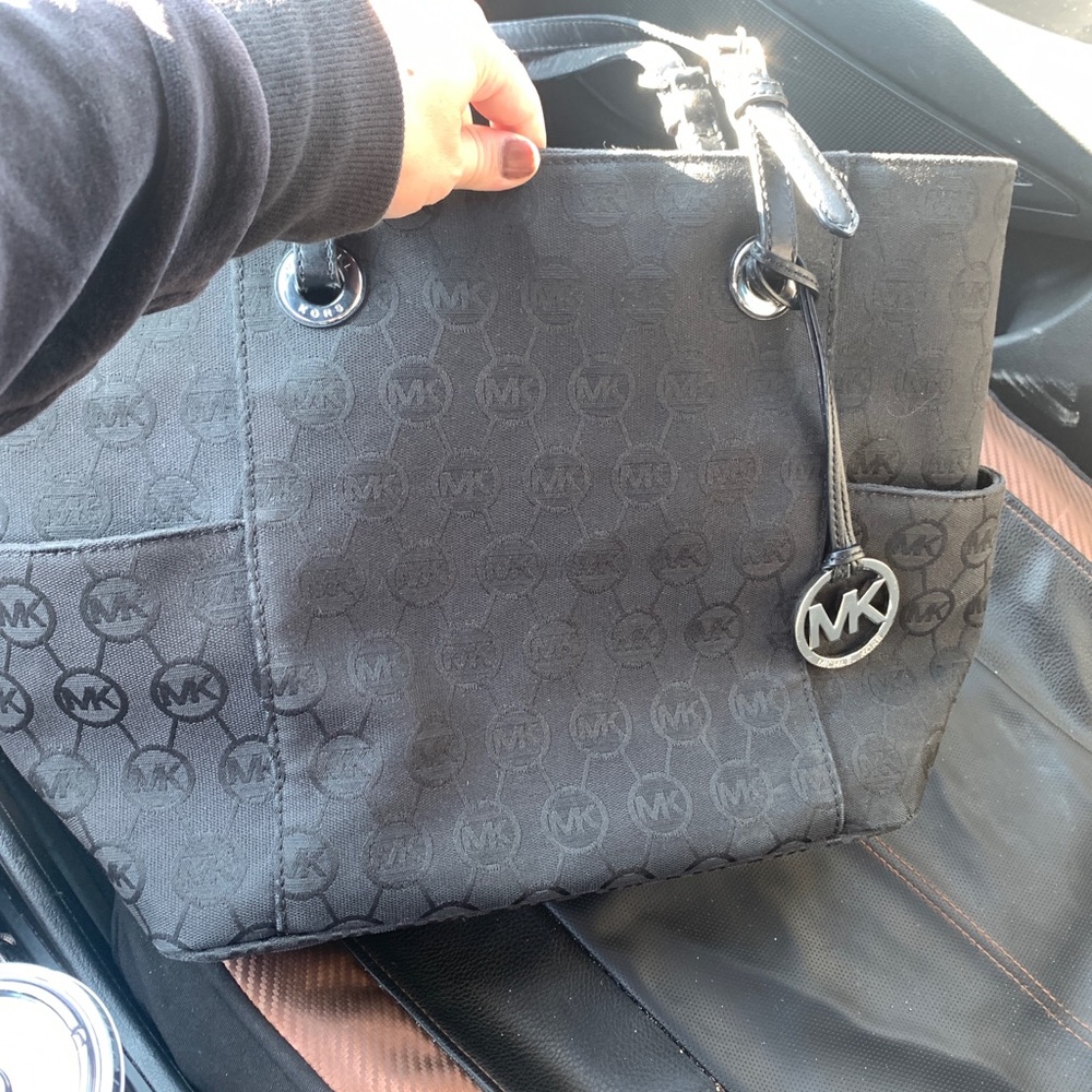 Micheal Kors large purse tote style